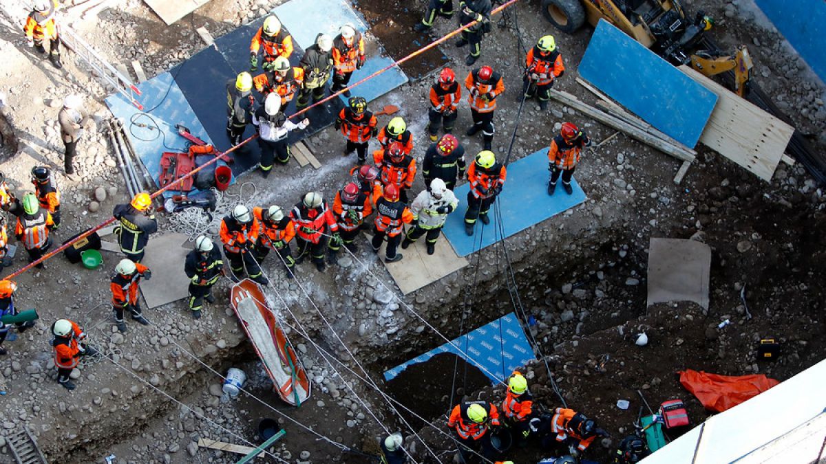 Dos muertos dejó derrumbe en construcción en Las Condes