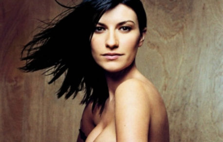 Laura Pausini se destapa en videoclip