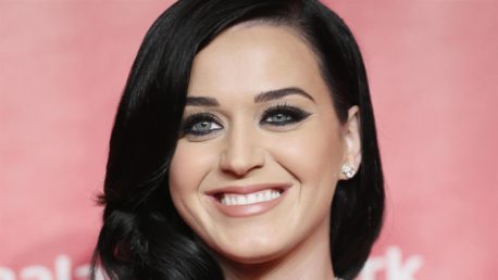 Katy Perry comparte fotografía desnuda para demostrar su apoyo a Hillary Clinton [+ FOTO]