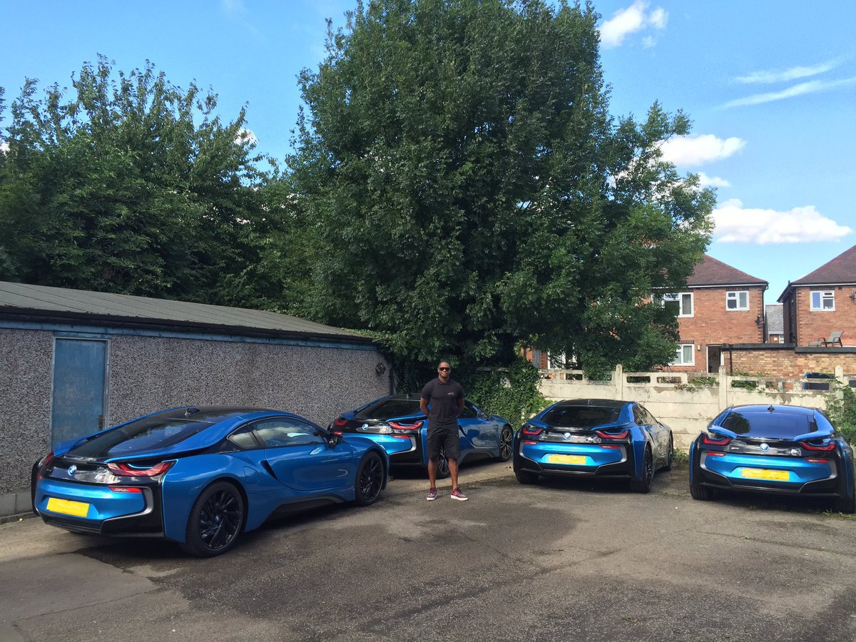 Jugadores del Leicester City confundían sus autos en los entrenamientos y los tuvieron que modificar