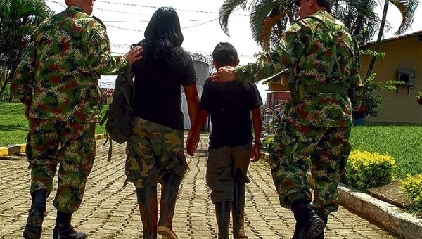 Colombia: Las FARC vuelven a sus campamentos por seguridad