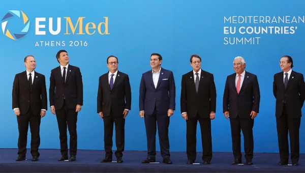 Cumbre Mediterráneo: Líderes acuerdan reforzar fronteras ante crisis de refugiados