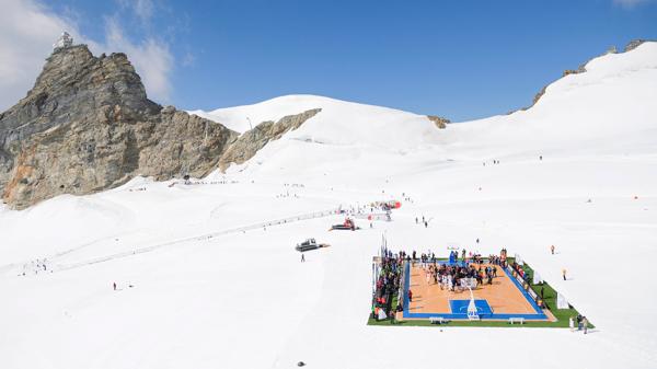 Tony Parker organizó un partido en el glaciar más alto de Los Alpes