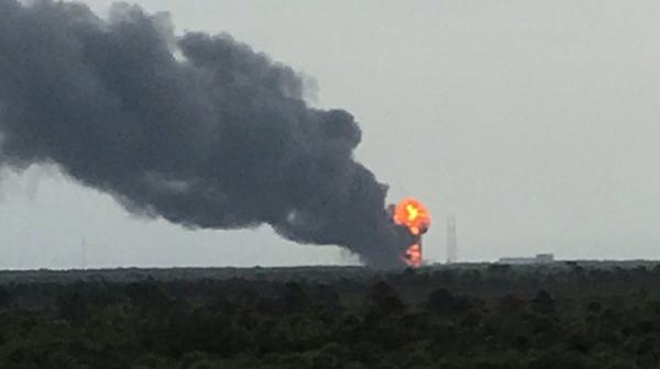 Cohete de SpaceX explota en Cabo Cañaveral antes de ser lanzado