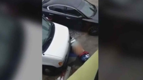 (VIDEO) Un hombre es sorprendido teniendo sexo con «la carretera»