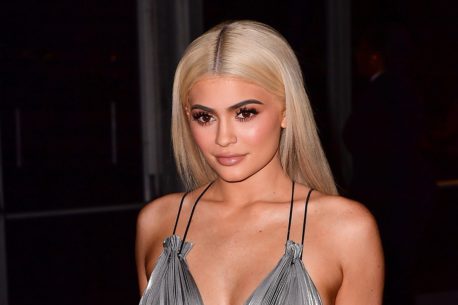 Siguió los pasos de su hermana: ahora Kylie Jenner sorprende a las redes con provocadora foto en lencería
