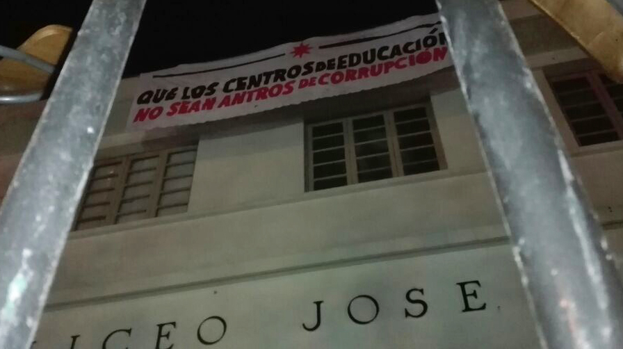 Liceos amanecieron con «tomas fantasmas» en protesta contra elecciones municipales