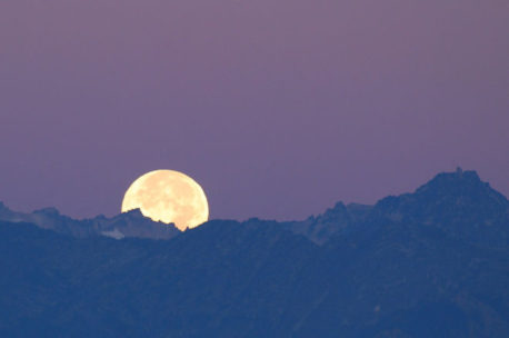 Científicos reúnen evidencia sobre la relación de la Luna con los terremotos