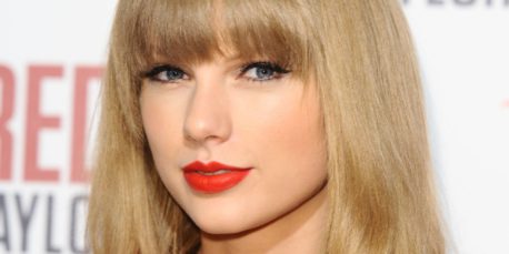 Aseguran que Taylor Swift es la reencarnación de una sacerdotisa satánica de los 90’s (+Fotos)