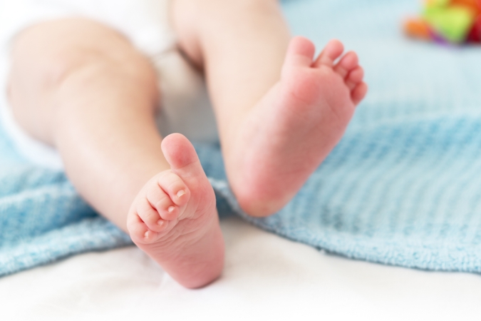 Hito científico: Nace el primer bebé de tres padres biológicos