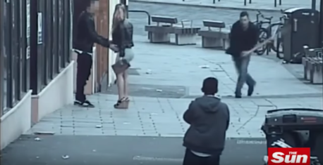 «¡Hablen inglés!»: Brutal agresión con un palo a una pareja de turistas españoles [VIDEO]