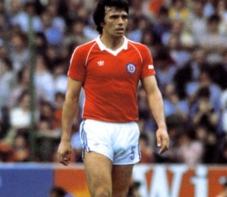 El sincero y emotivo tributo que le rindió la FIFA a Elías Figueroa: «El dueño del área cumple 70 años»