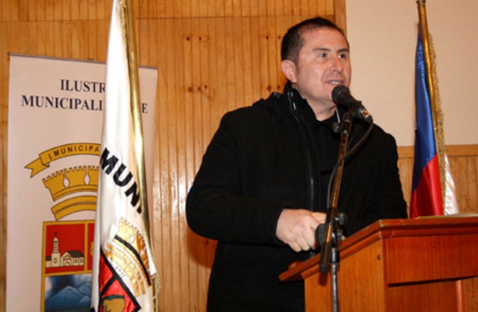 Denuncian a Servel presunta irregularidad en campaña de alcalde de Calera de Tango