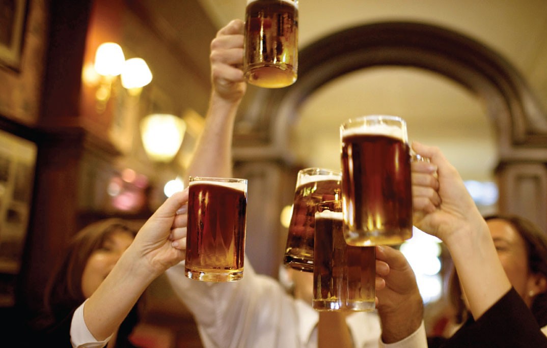 Consumo de alcohol: Senda busca restringir happy hours y barras libres
