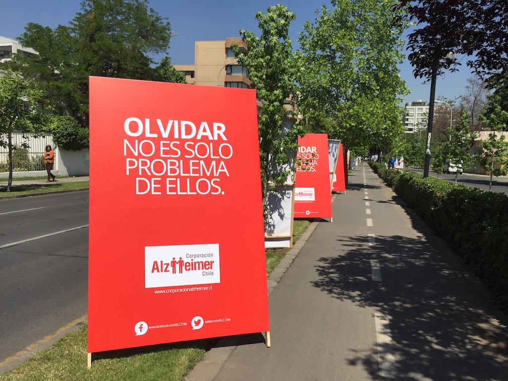 Acción creativa para fundación Alzheimer Chile cambia el sentido de estas elecciones