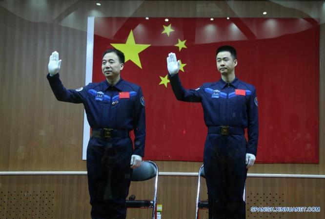 Astronautas chinos arriban exitosamente a la estación espacial Tiangong 2