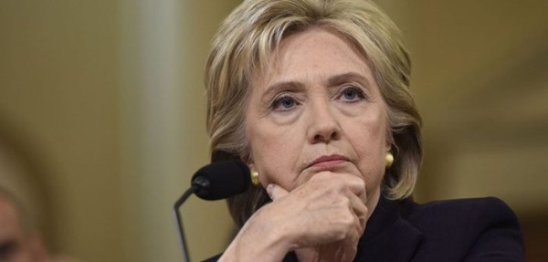 EEUU: Clinton pierde apoyos tras reapertura de investigación por correos electrónicos
