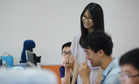 No creerás lo que está empresa china OBLIGA a sus empleadas a hacer cada mañana (+Video)