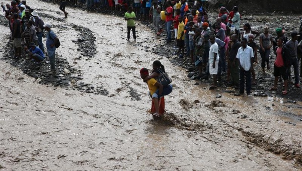 Huracán Matthew: Deja más de 100 muertos en Haití y gana intensidad al paso por EEUU