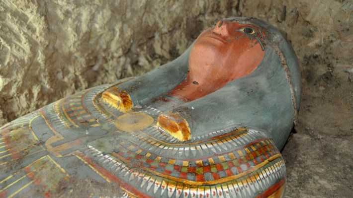 Arqueólogos descubren momia de 2.500 años en óptimo estado de preservación
