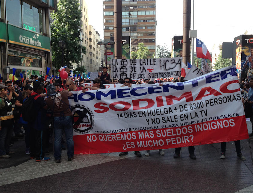 Día 14: los trabajadores de Homecenter Sodimac se toman el centro de Santiago