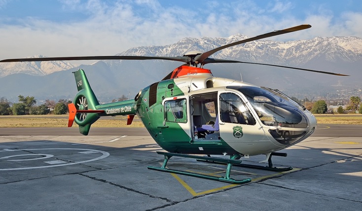 Coronel investigado por supuesta compra «trucha» de helicóptero abandona Carabineros