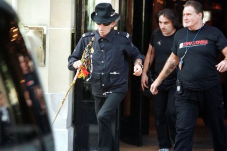 El Rolling Stone , Keith Richards dice que puede parar la lluvia con su «palo mágico»