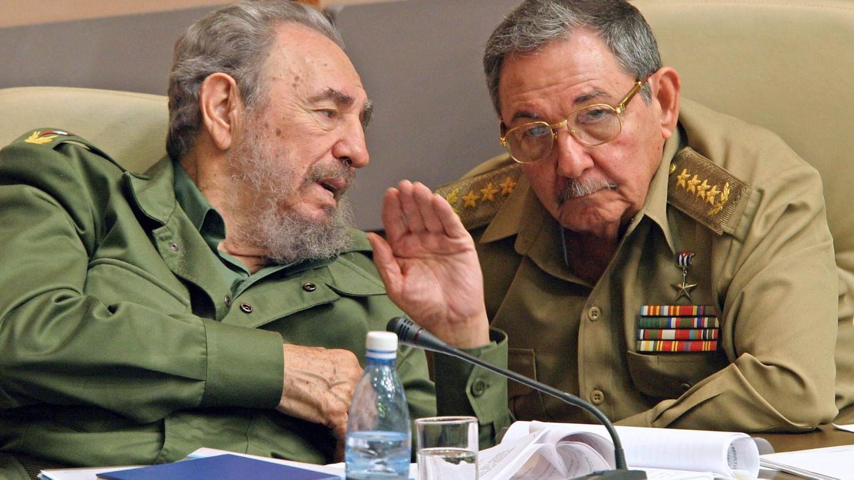 Gabriel Salazar: «No creo que esté en peligro el sistema político de los Castro»