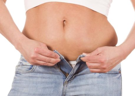 Mira estos efectivos consejos para deshinchar tu abdomen