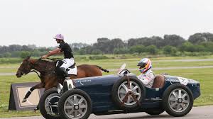 Bugatti vs. caballo de polo: la inusual carrera que hizo Fernando Alonso en Argentina