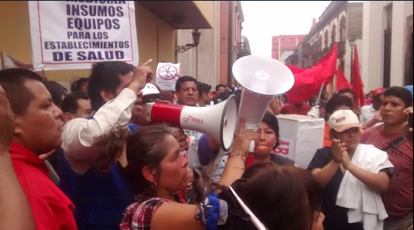 Perú: Paro indefinido de profesionales de la salud por incumplimiento presupuestario