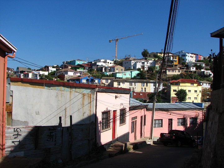De la calle al municipio: los desafíos de los movimientos sociales porteños en un Valparaíso en crisis estructural