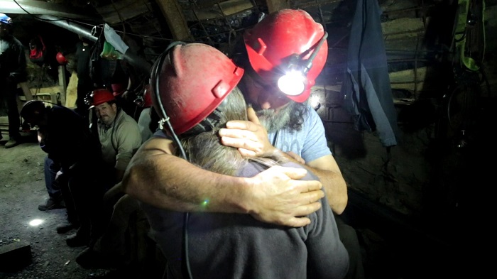 Familias de mineros de Curanilahue pasan Navidad a 600 metros de profundidad
