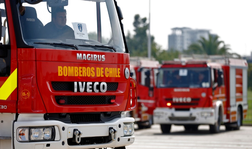 Cuentan Bomberos: Carabineros multa carro bomba en plena emergencia