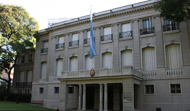 Navarro y Gutiérrez ingresan carta en embajada Argentina solicitando a Macri condene agresión a canciller Delcy Rodríguez