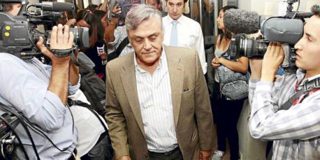 Revelan pagos desde cuenta de Longueira no declarados ante Servel
