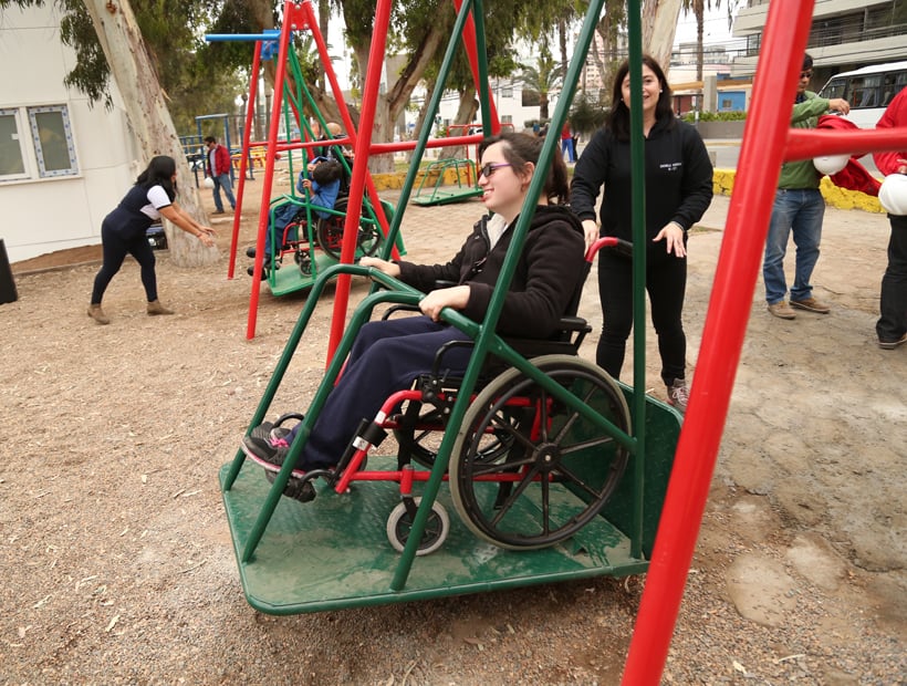 Proyecto busca que todas las plazas públicas cuenten con juegos para niños con discapacidad