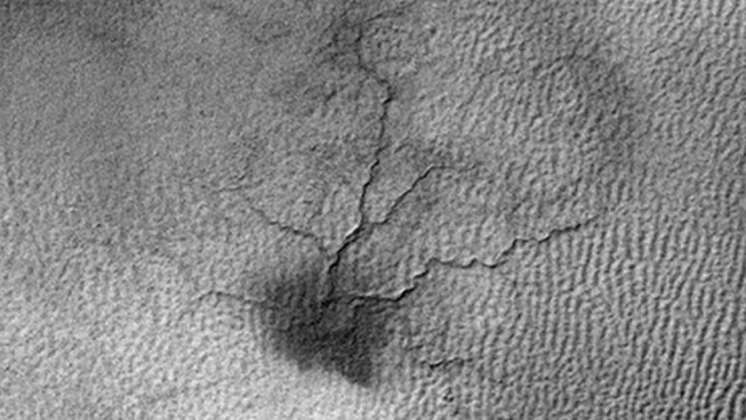 La NASA observa por primera vez la formación de las llamadas «arañas» de Marte