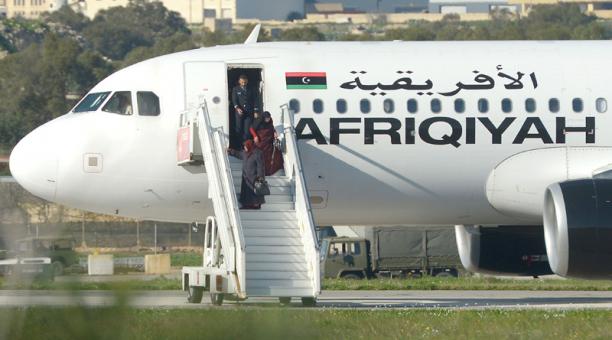 Libia: Secuestro de avión con cientos de pasajeros a bordo termina con liberación de rehenes