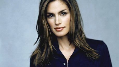 A sus 50 años, Cindy Crawford publica fotografías en bikini y llama la atención de sus seguidores