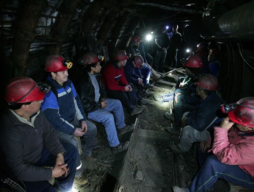 Mineros de Curanilahue concluyen huelga que los tuvo 43 días bajo tierra