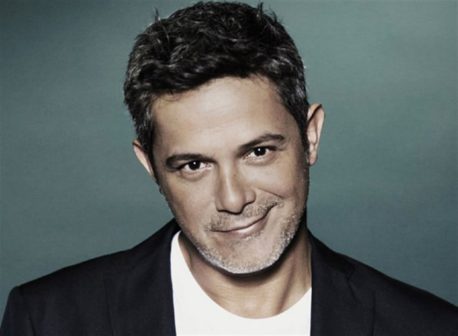 ¿Por qué Alejandro Sanz aparece en una foto maquillado como mujer? Llamó mucho la atención