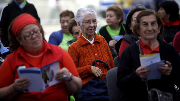 Pensiones: Gobierno evalúa aumentar edad de jubilación de las mujeres