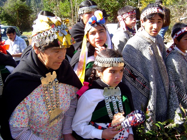 Cadem: Casi un 80% de los encuestados cree que el país tiene una deuda histórica con el pueblo mapuche