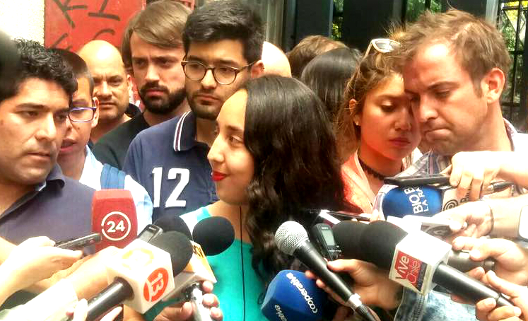 Líder estudiantil porteña lanza dura crítica a ministra de Vivienda por reconstrucción en Valparaíso