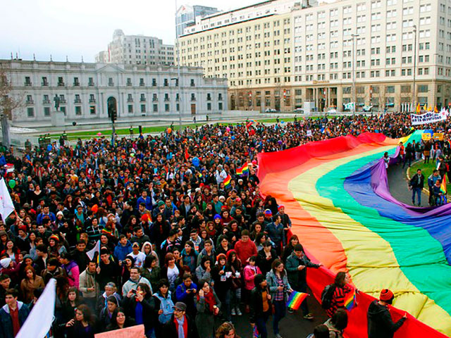 Movilh denuncia protesta neonazi contra personas trans