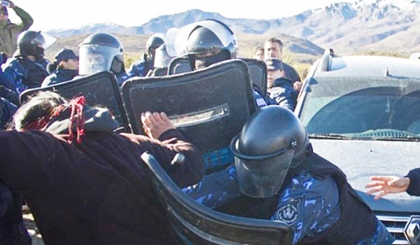 3 mapuche graves: Policía de Macri vuelve a reprimir a familias indígenas que reclaman tierras usurpadas por Benetton