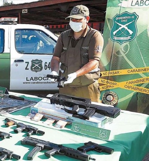 Armas de fogueo y fusiles de fantasía es lo incautado por carabineros a la supuesta «escuela de guerrillas»