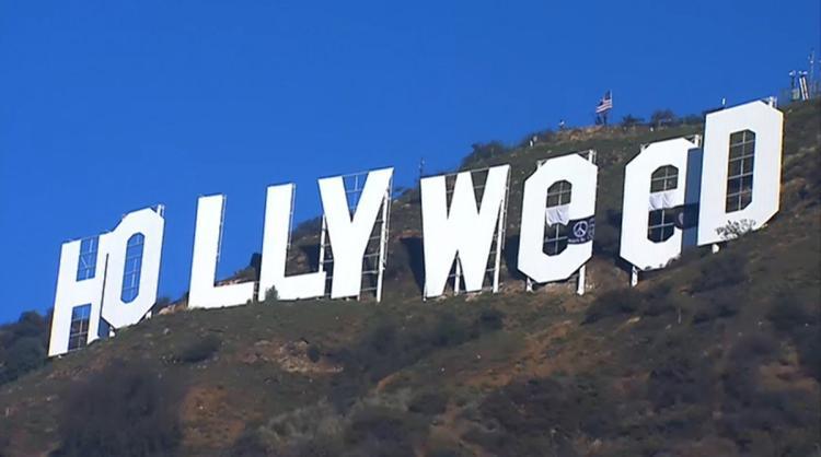 Mira la foto: Activistas pro marihuana cambian cartel de Hollywood por Hollyweed