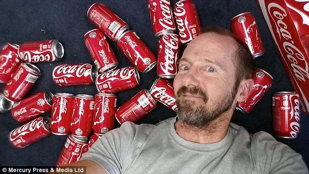 Este hombre se tomó 10 latas de bebida al día durante un mes: Mira lo que le ocurrió